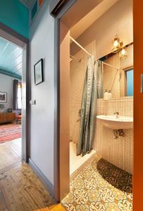 Enjoy Golden Horn views from Tangerine house