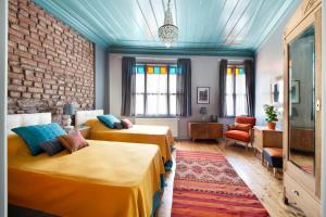 Enjoy Golden Horn views from Tangerine house