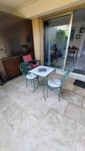 Studio F1 avec jardin, proche du Palais des festivals et des plages