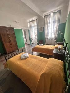 HOUSE, piazza castello