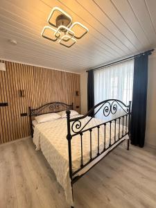 Entire 4-BR Historic Greek Home in Cunda Island