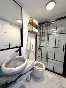 Entire 4-BR Historic Greek Home in Cunda Island