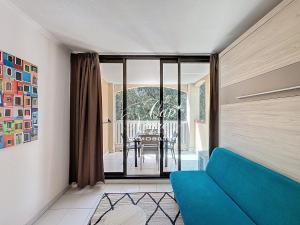 Studio cabine classé 2 étoiles avec terrasse à 50m de la plage de Pramousquier