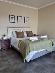 Scenic Mountain & Winelands views, Modern Design