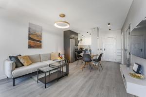 Trendy Work & Relax Seaside Home