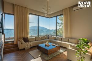 StayVista at Dos - The Himalayan Den with Jacuzzi