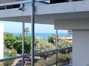 Juan les pins Tanit Le Gébal Studio Climatisé vue sur mer Piscine