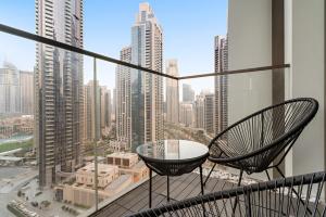Luxury 3BR Downtown Apt with Burj Khalifa, Dubai Mall & Opera House Views