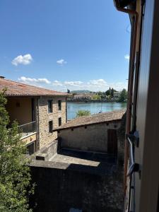 Appartements neufs avec garages dans maison de village