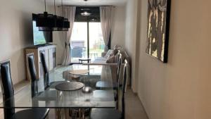 6 Guests - 3 Bedrooms - Private Garden - Pool