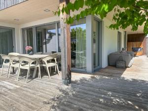 "TWO" - Premium Apartments Seekirchen, lichtdurchflutetes 3-Zimmer-Apartment mit Terrasse und grüner Oase