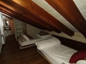 Appartements Apt chaleureux 3* pour 5 pers. - 2 chambres, a 30m des pistes, parking inclus - FR-1-445-29 : photos des chambres