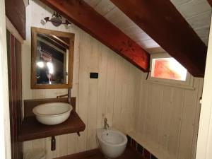 Apt chaleureux 3* pour 5 pers. - 2 chambres, à 30m des pistes, parking inclus - FR-1-445-29