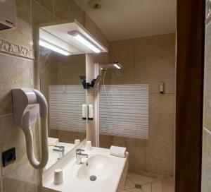 Hotels Logis Des Sources : photos des chambres