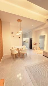 JL Homez Bay Suites