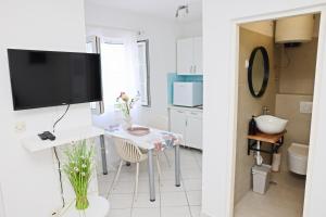 Beachfront Apartment - Janice Beach Pakoštane - Adults Only