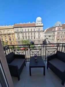 Heart Of Downtown Budapest Luxury Condo, Private Spa, Home Cinema, Patio