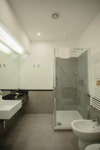 Camera Matrimoniale/Doppia con Letti Singoli con Bagno Privato