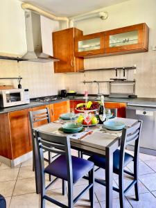 house prua a step from the lake