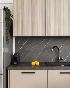 Babylon Luxury Suites No2 by BiNoBi!