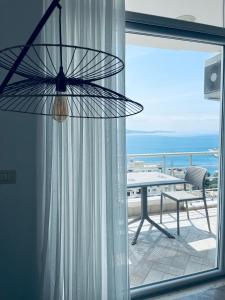 Seaside Serenity! FREE PARKING!