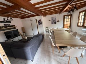 Gite boutx avec Jacuzzi 12 personnes 5 LITS DOUBLES ET 1 CANAPE LIT