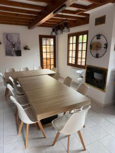 Gite boutx avec Jacuzzi 12 personnes 5 LITS DOUBLES ET 1 CANAPE LIT