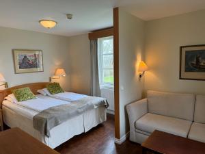 Family Room (2 Adults + 2 Children) room in Hotel Tanum Gestgifveri
