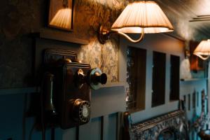 Sheddington Manor - 2 Bedroom Guest House & Cinema