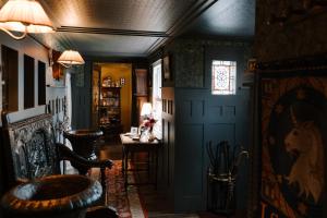 Sheddington Manor - 2 Bedroom Guest House & Cinema