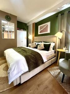 Mesatierra Garden Residence 2005