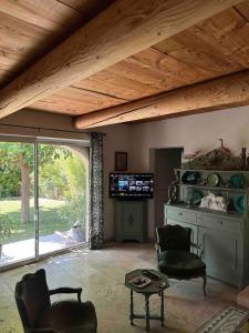 Maisons de vacances Mas Paradou, au coeur des Alpilles : Villa