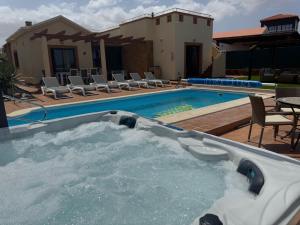 Vista Verde, Luxury Family Front Line Golf, Hot Tub,Pool Table, 8 pers, Caleta de Fuste