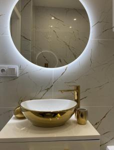 Nowe luksusowe Apartamenty MANUFAKTURA-Prywatny na wyłączność-Wanna-Zamykany ogrodzony Parking, Blok,Niskie pietro-cisza i spokój