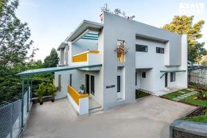 StayVista at Villa Aruvi with Bonfire, Lawn