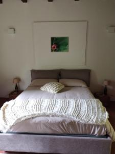 Ca del Livello - country chic retreat with garden overlooking mountains