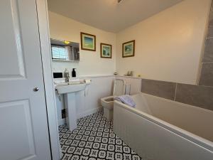 Three-Bedroom Premium Apartment room in Spring Garden Apartments