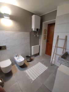 Ca del Livello - country chic retreat with garden overlooking mountains