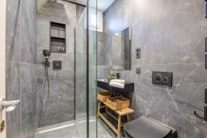 2 bedroom with terrace and garden view 2 min from beach