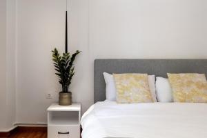 Viora - Stunning Deluxe Studio in Athens