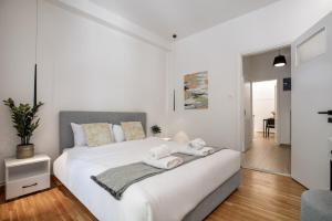 Viora - Stunning Deluxe Studio in Athens