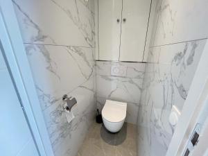 A085-Splendide appartement refait neuf avec vue mer