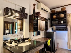 The Green Palm
