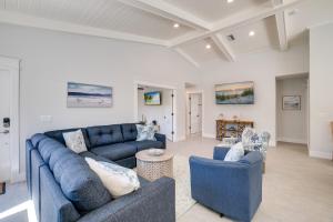 Golf Cart included! Short walk to the Beach on the Peaceful North End