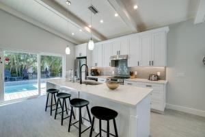 Golf Cart included! Short walk to the Beach on the Peaceful North End