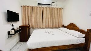 THE HOTEL- At Eden Beach