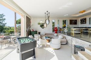 Villas REF 2165- Mandelieu La Napoule- Sea view Villa for rent : photos des chambres