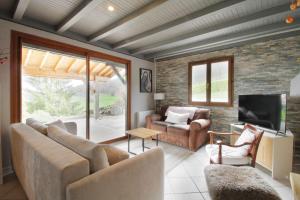 Le petit belvédère chalet avec piscine & vue lac