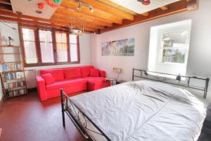 Bohemian holiday home with lake view