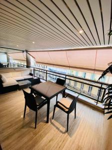 GRAY D ALBION Residence